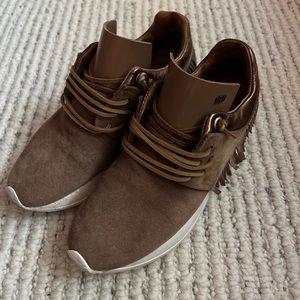 Esse ut Esse sneaker